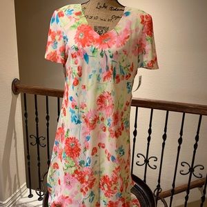 Lovely floral figure skimming dress size 16